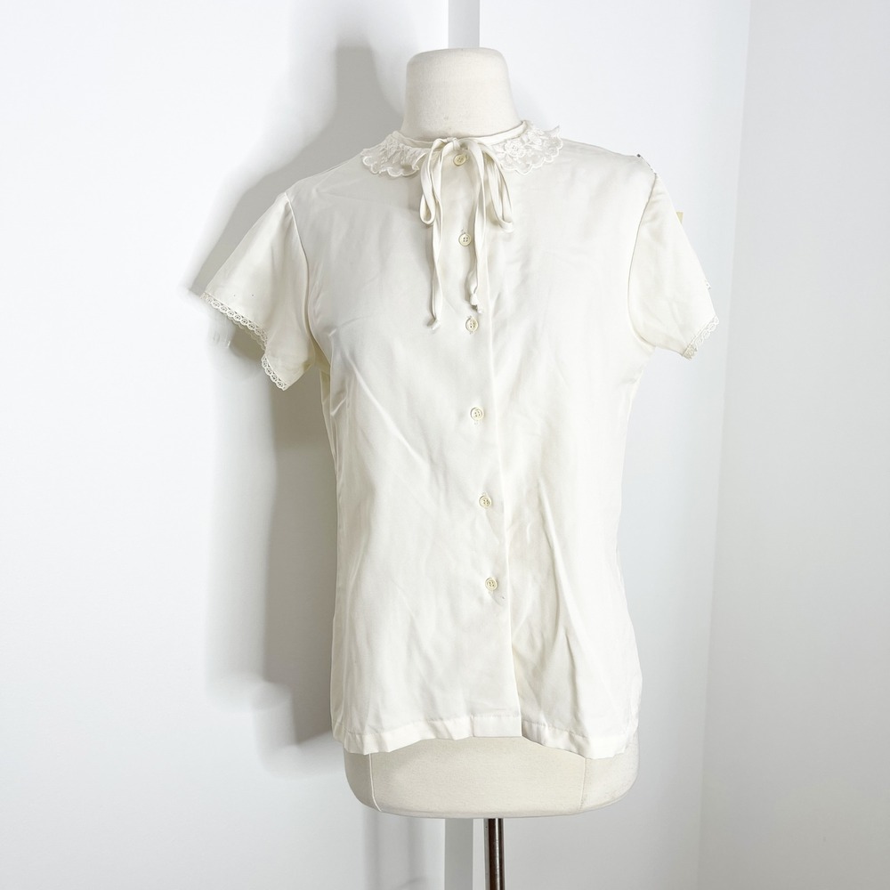 Shapely Vintage 80s Ivory Lace Trim Victoriana Button Up Blouse Size 14